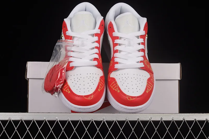 All categories Air Jordan Jordan series basketball shoes Air Jordan 1 Low Air Jordan 1 Low AJ1 Joe 1 Christmas theme customized version Sports culture basketball shoes 553558-130